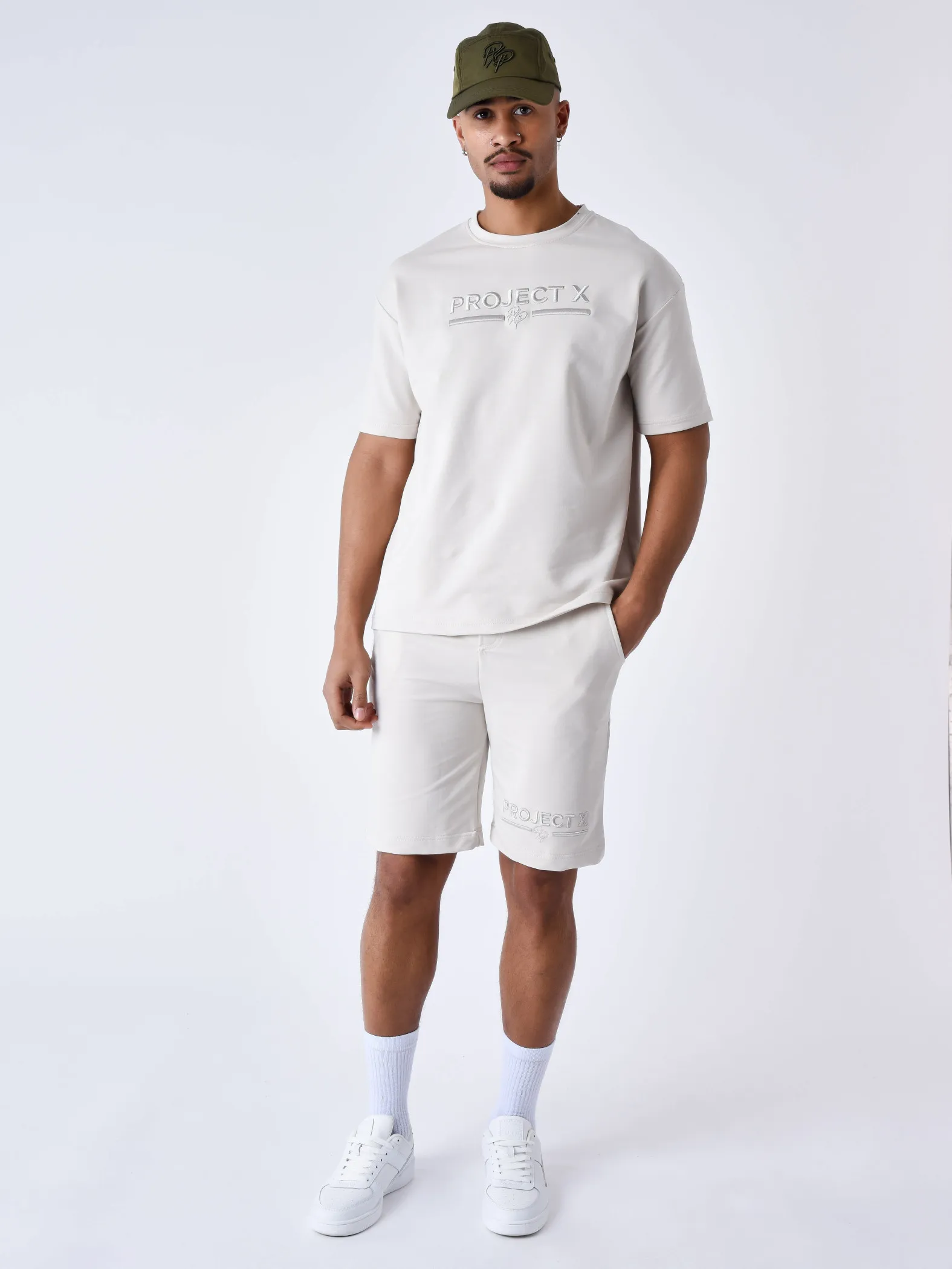 Camiseta clásica bordada