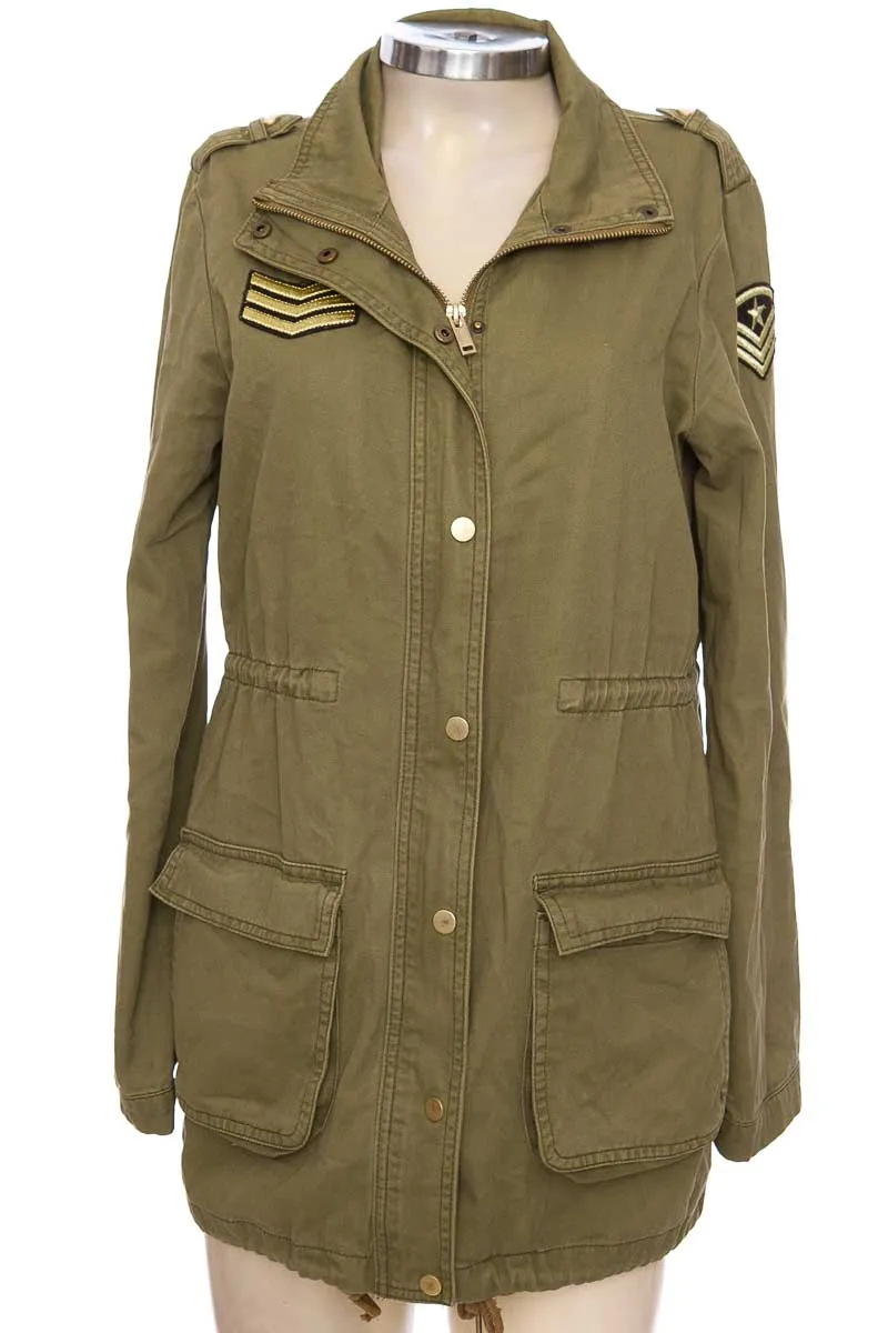 CHAQUETA / ABRIGO COLOR VERDE  STRADIVARIUS