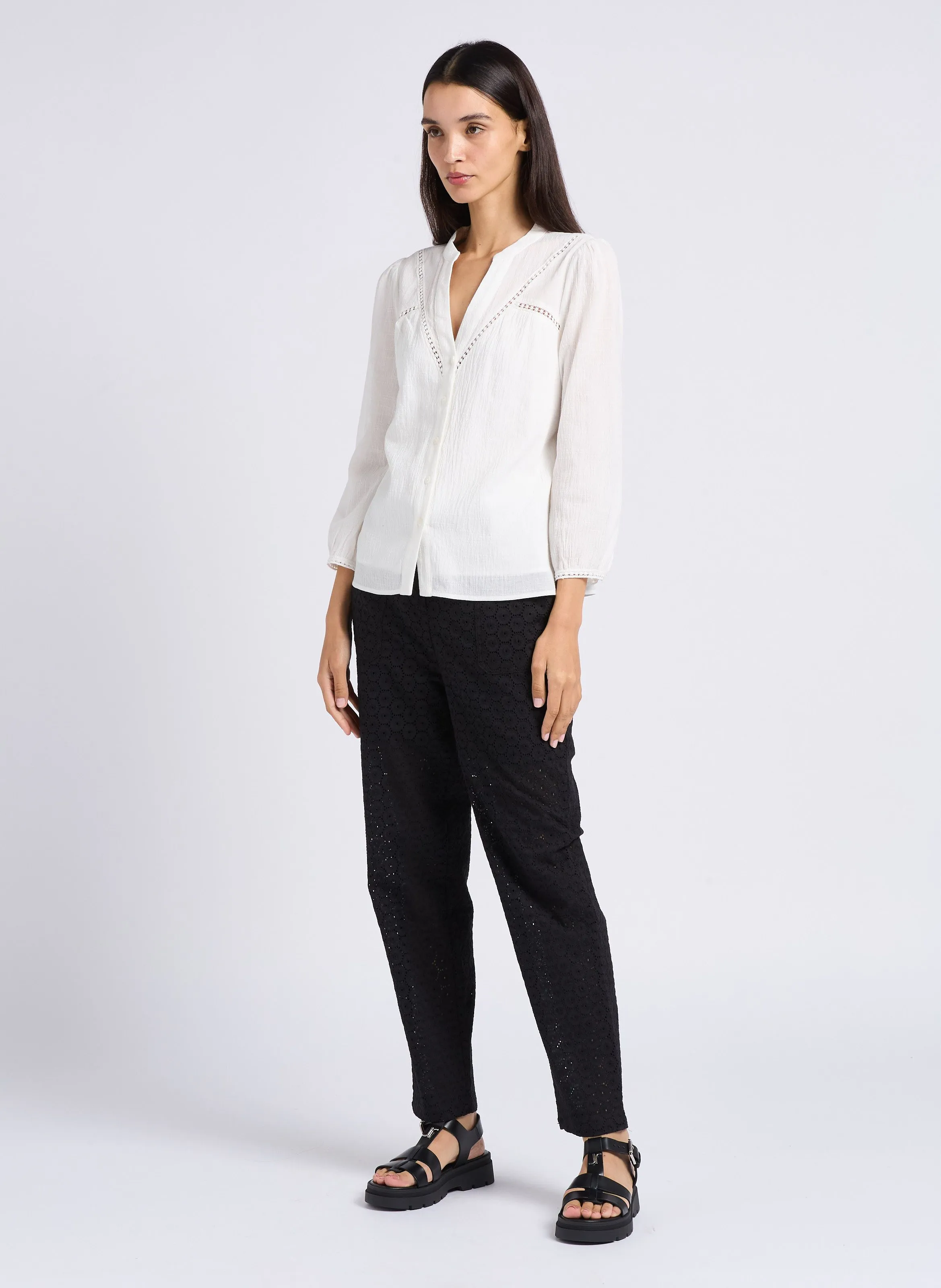 EKYOG RODESS  PANTALóN RECTO BORDADO DE ALGODóN ORGáNICO EN NEGRO