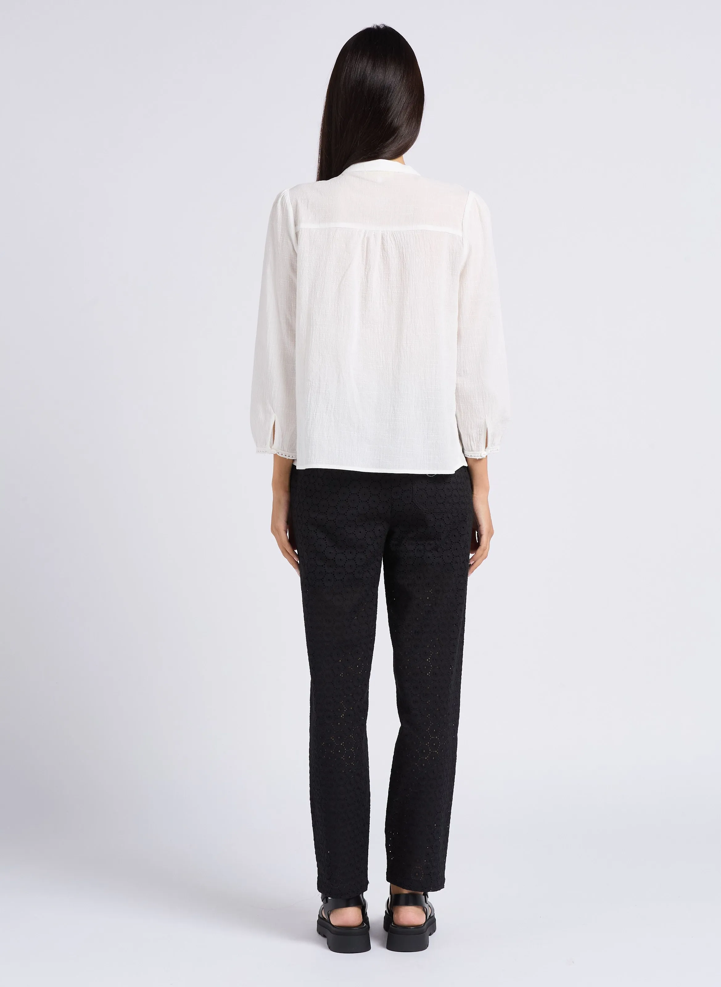EKYOG RODESS  PANTALóN RECTO BORDADO DE ALGODóN ORGáNICO EN NEGRO