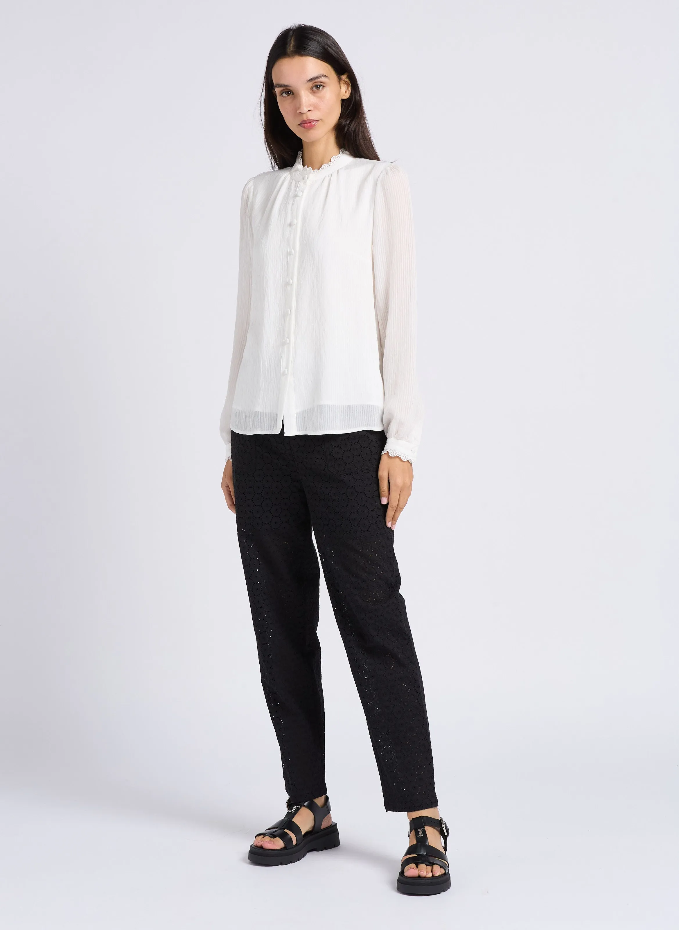 EKYOG RODESS  PANTALóN RECTO BORDADO DE ALGODóN ORGáNICO EN NEGRO