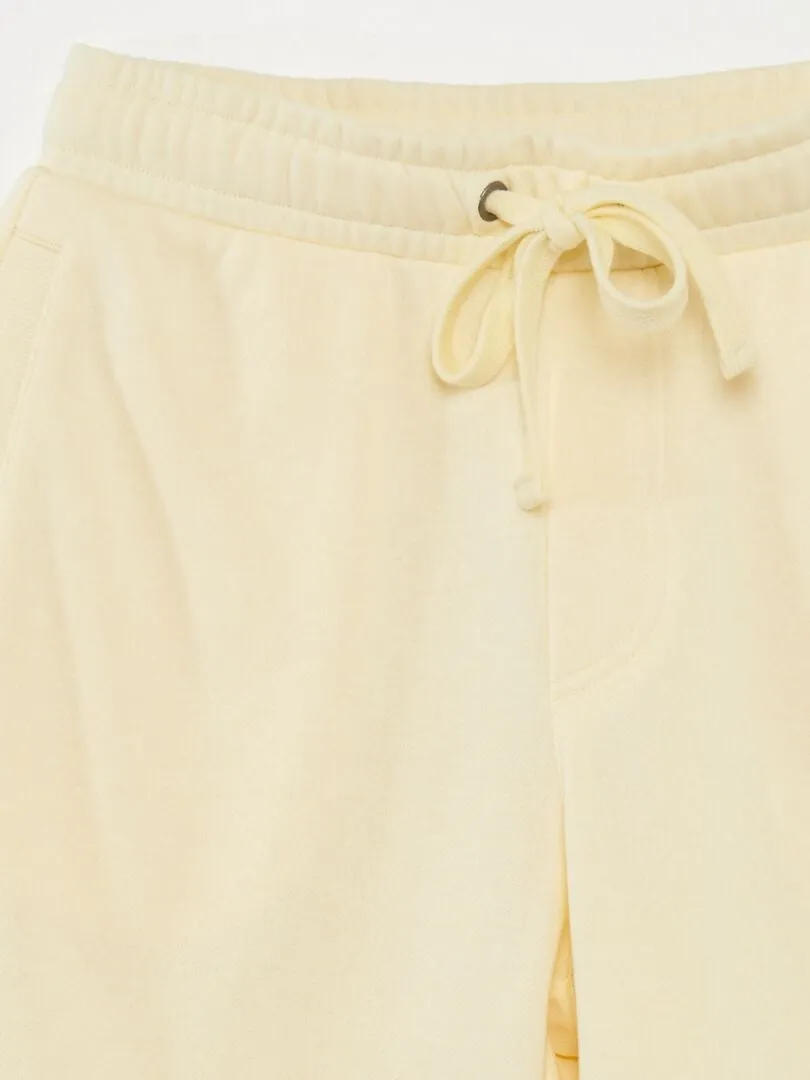 PANTALóN CORTO LIGERO DE CHáNDAL LISO  AMARILLO