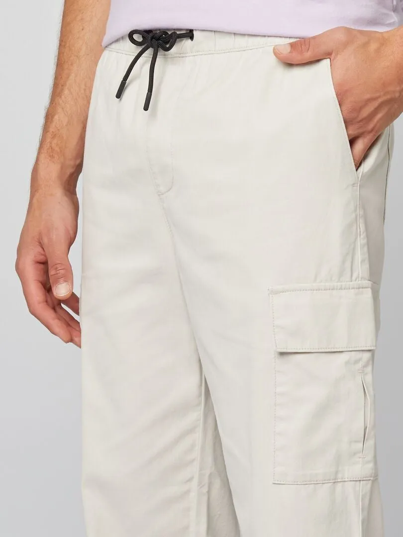 PANTALóN MULTIBOLSILLOS LISO  GRIS